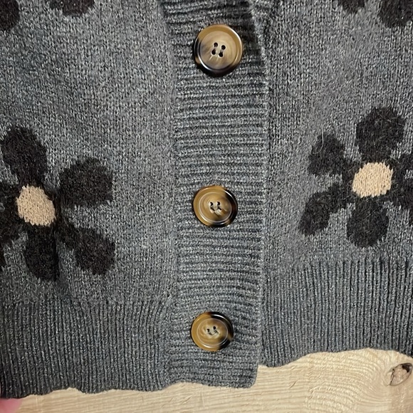 T Tahari size small brown floral button down crop cardigan sweater - Picture 3 of 7